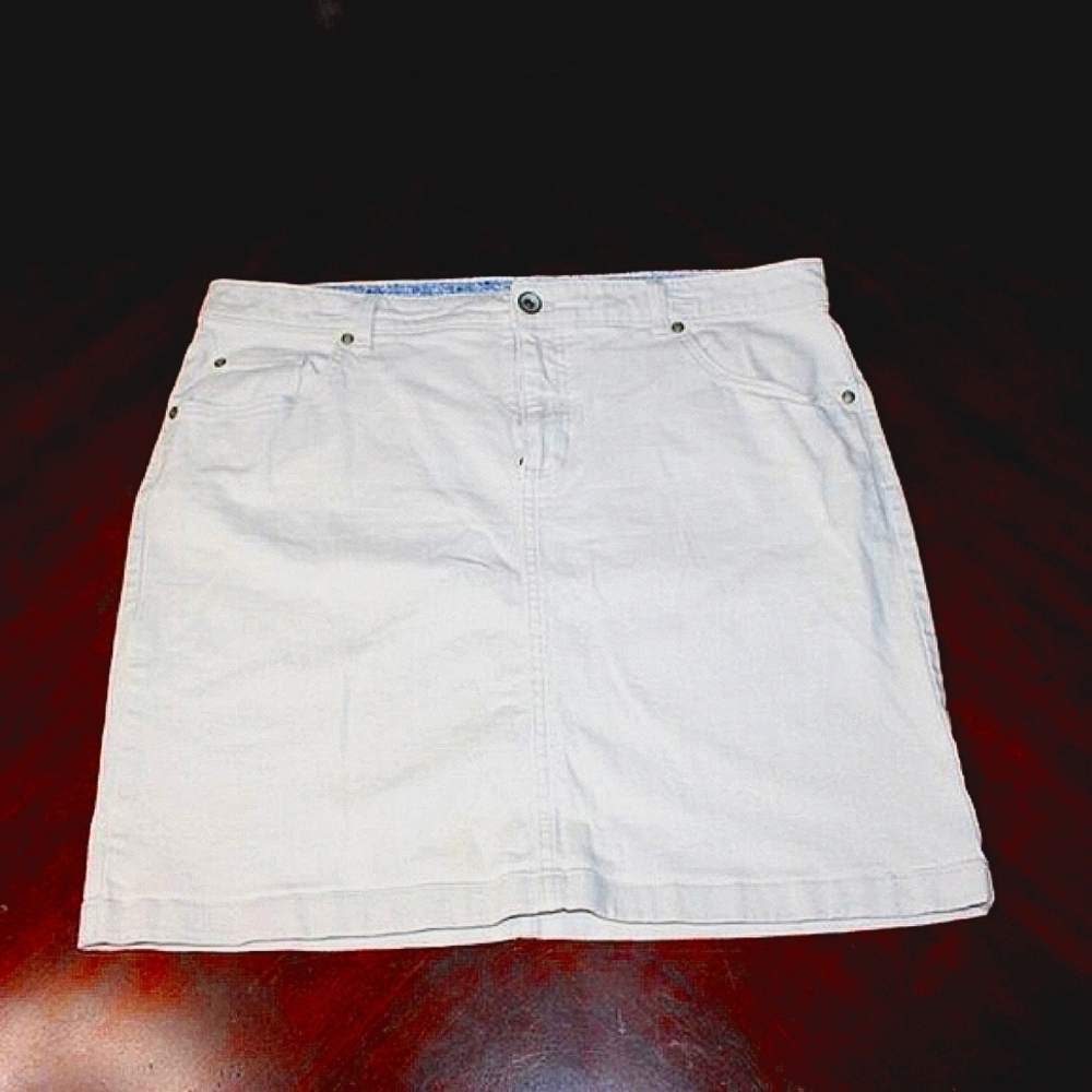 IZOD Women's Light Khaki Skirt, Size 16 | Cotton Spandex Blend | Casual Chic
